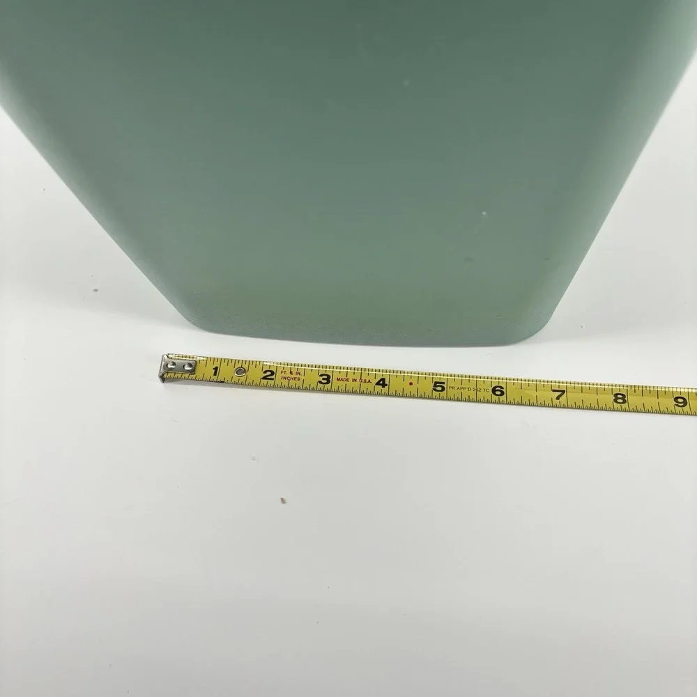 Rubbermaid vintage front
